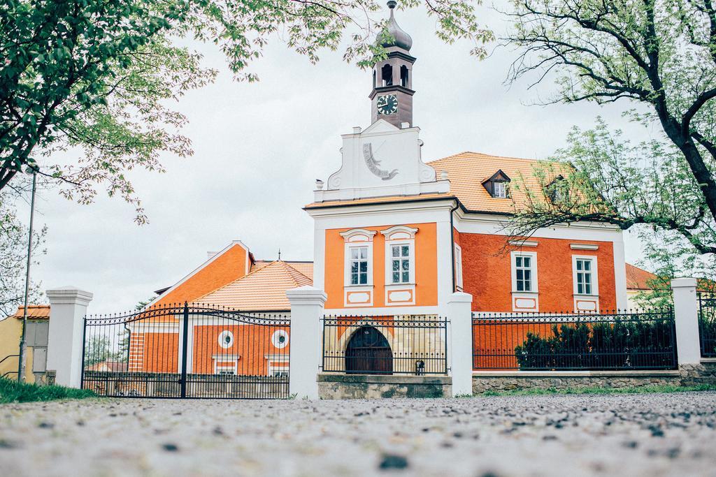 Savoia Castle Guest House Skvorec Exterior photo